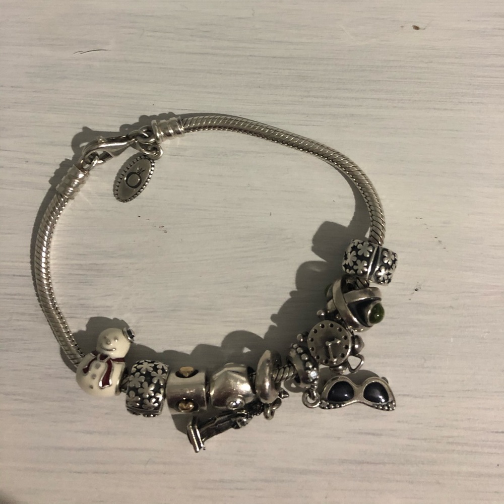 Pandora bracelet w/ 7 charms &2 clips